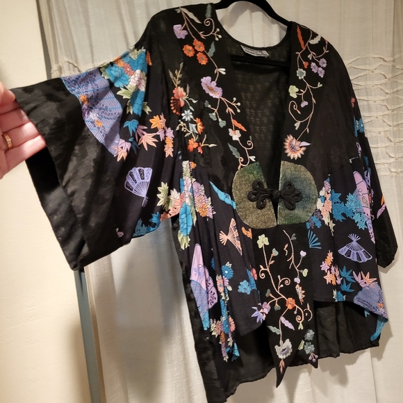 Champagne Collection by All That Glitters Kimono - Picture 2 of 10